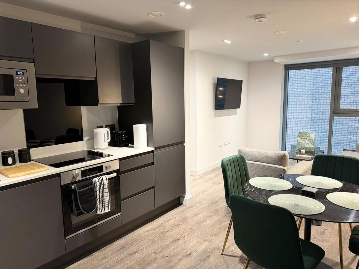 Modern 2-Bedroom Apartment In Heart Of Liverpool Exterior photo